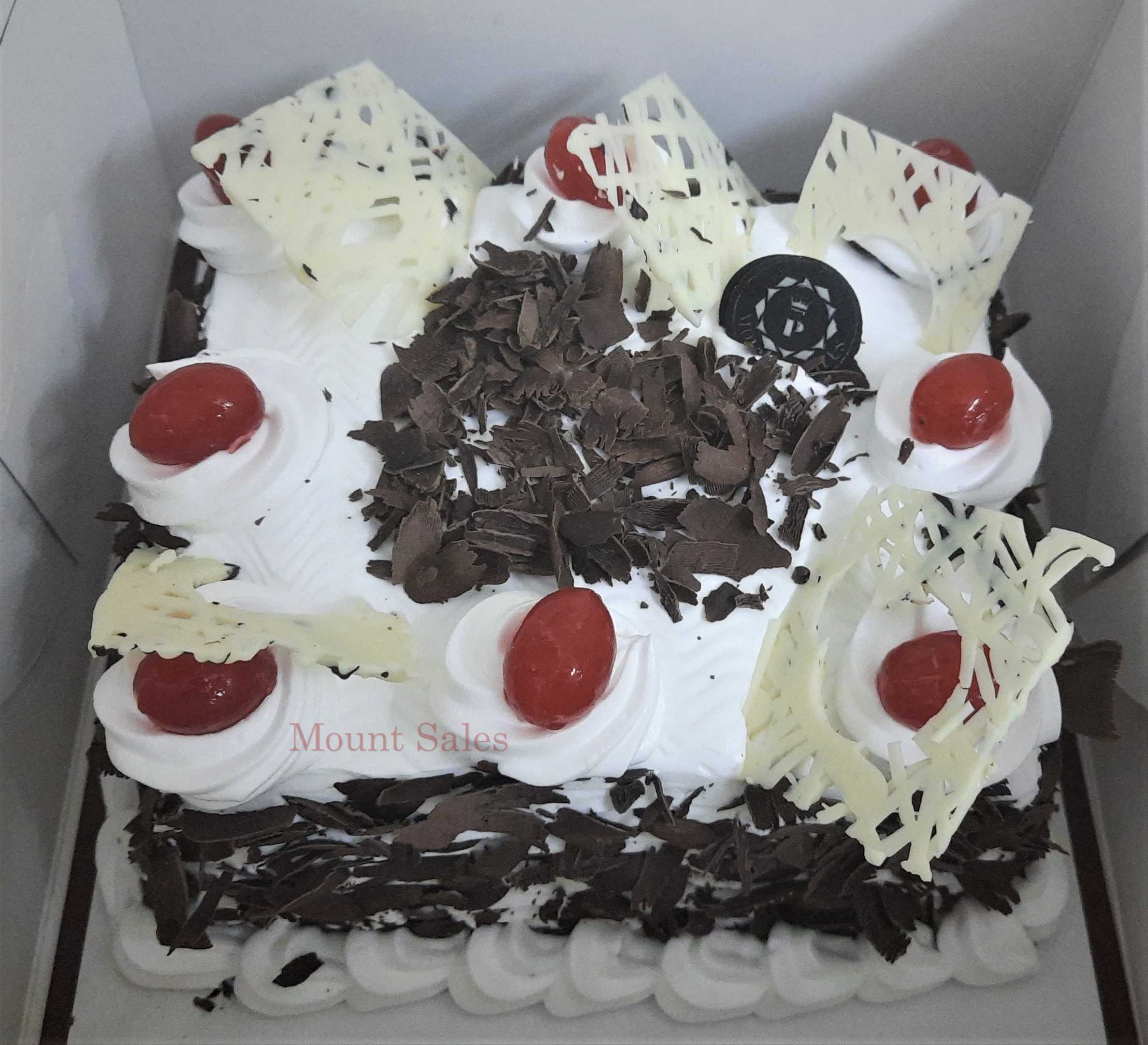 Premium RED N White Velvet Cake